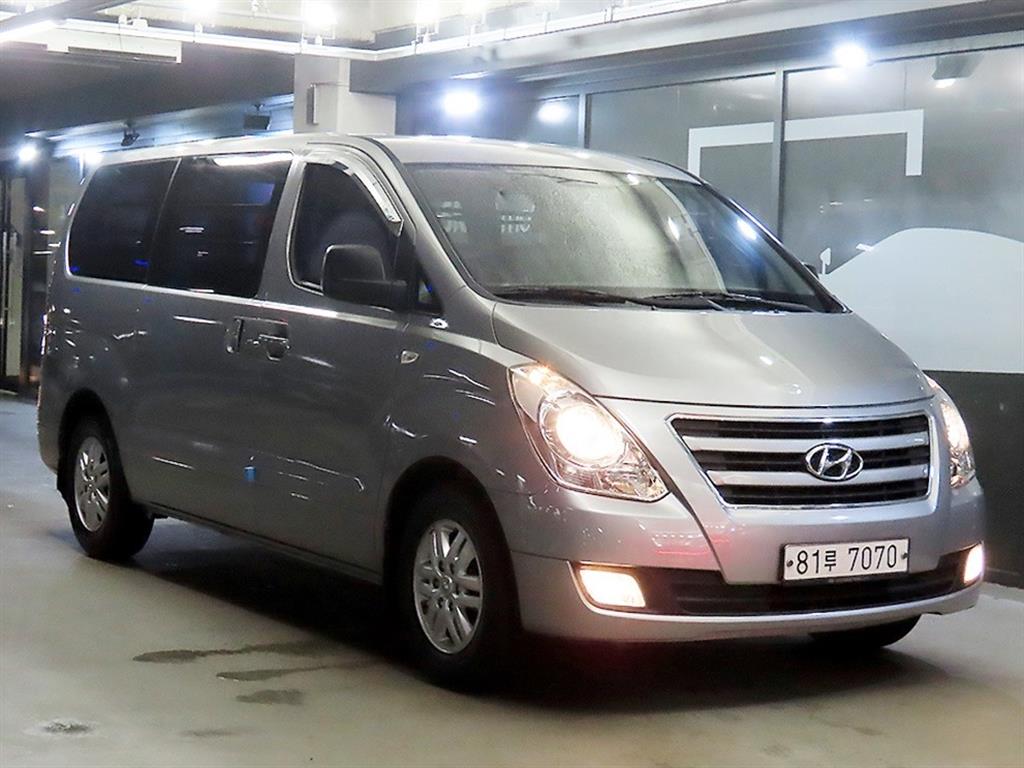 Hyundai Grand Starex 3 seats Van Modern