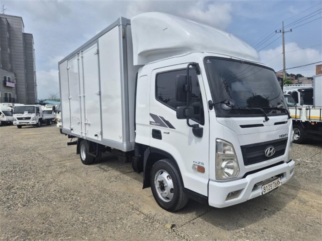 Hyundai Mighty 2.5t Super Cab Long Body