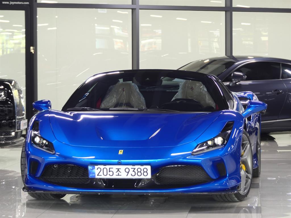 Ferrari F8 F8 Teuribyuto 3.9 V8 Seupaideo