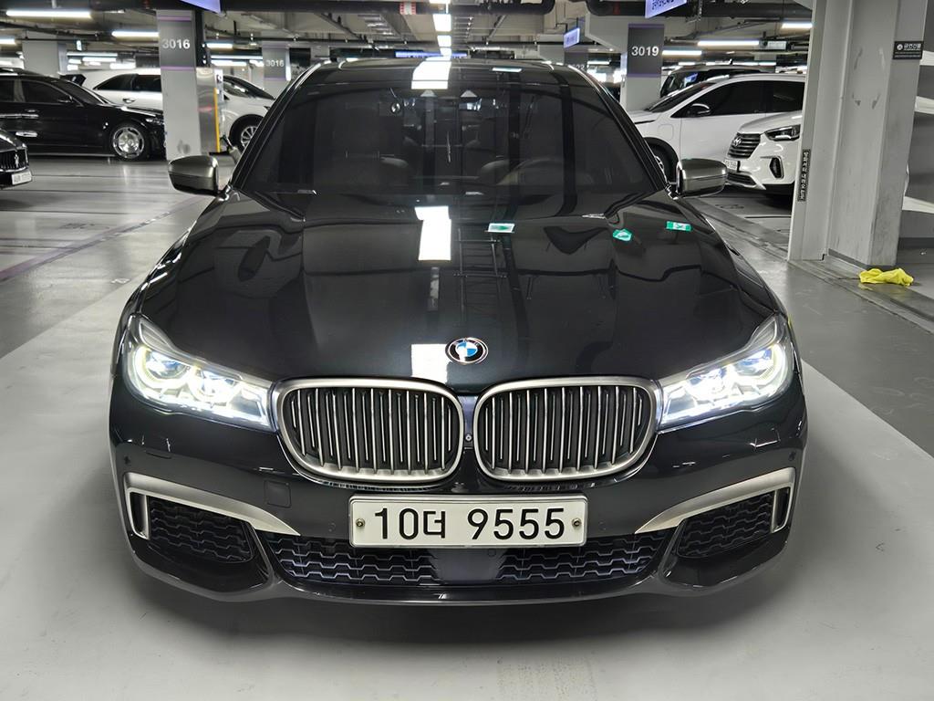 BMW 7 Series M760Li xDrive