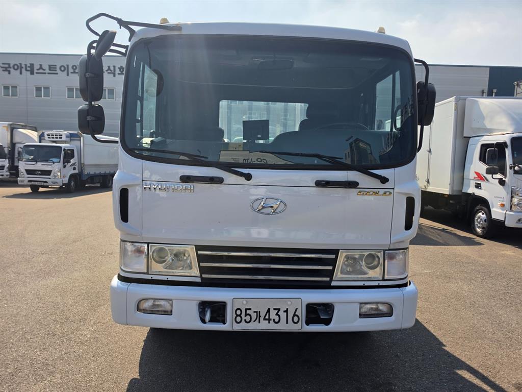 Hyundai Mega Truck 5t Long Body
