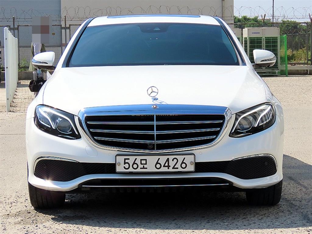 Mercedes-Benz E-Class E300 4Maetik Exclusive Standard