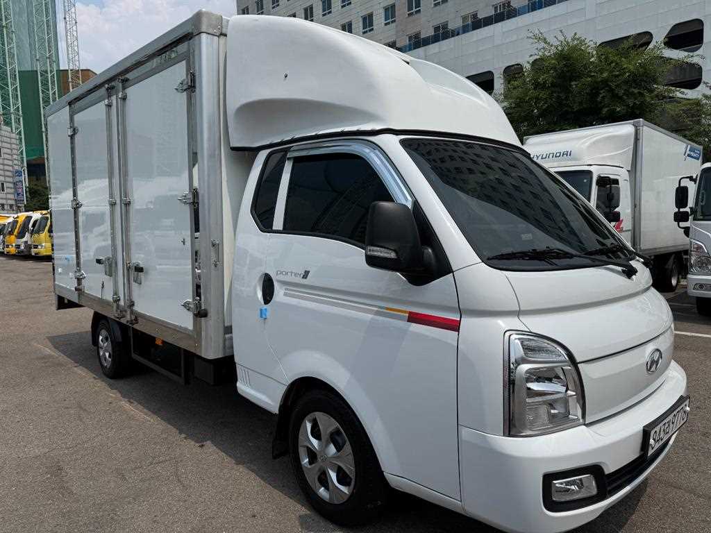 Hyundai Porter II Refrigerated Super Cab Twin Comp