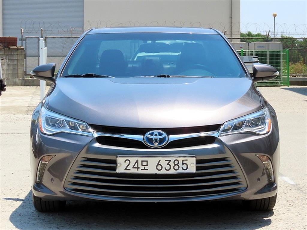 Toyota Camry 2.5 Hybrid XLE