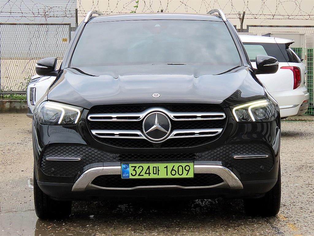 벤츠 GLE 300d 4Maetik
