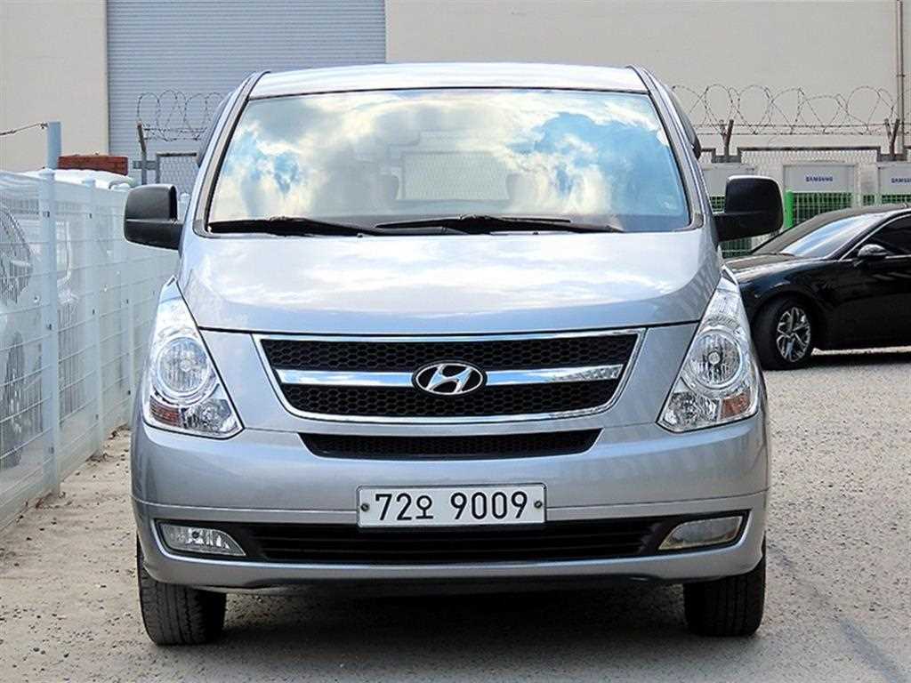Hyundai Grand Starex 12 seats LPi CVX Luxury