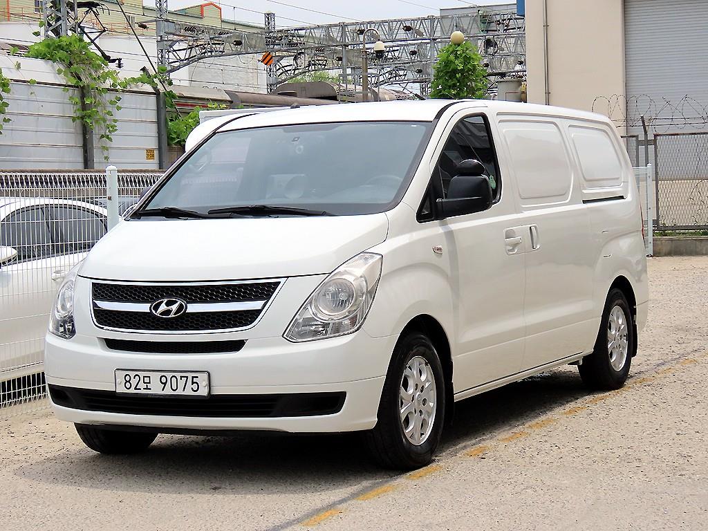 Hyundai Grand Starex 3 seats Van CVX Deluxe