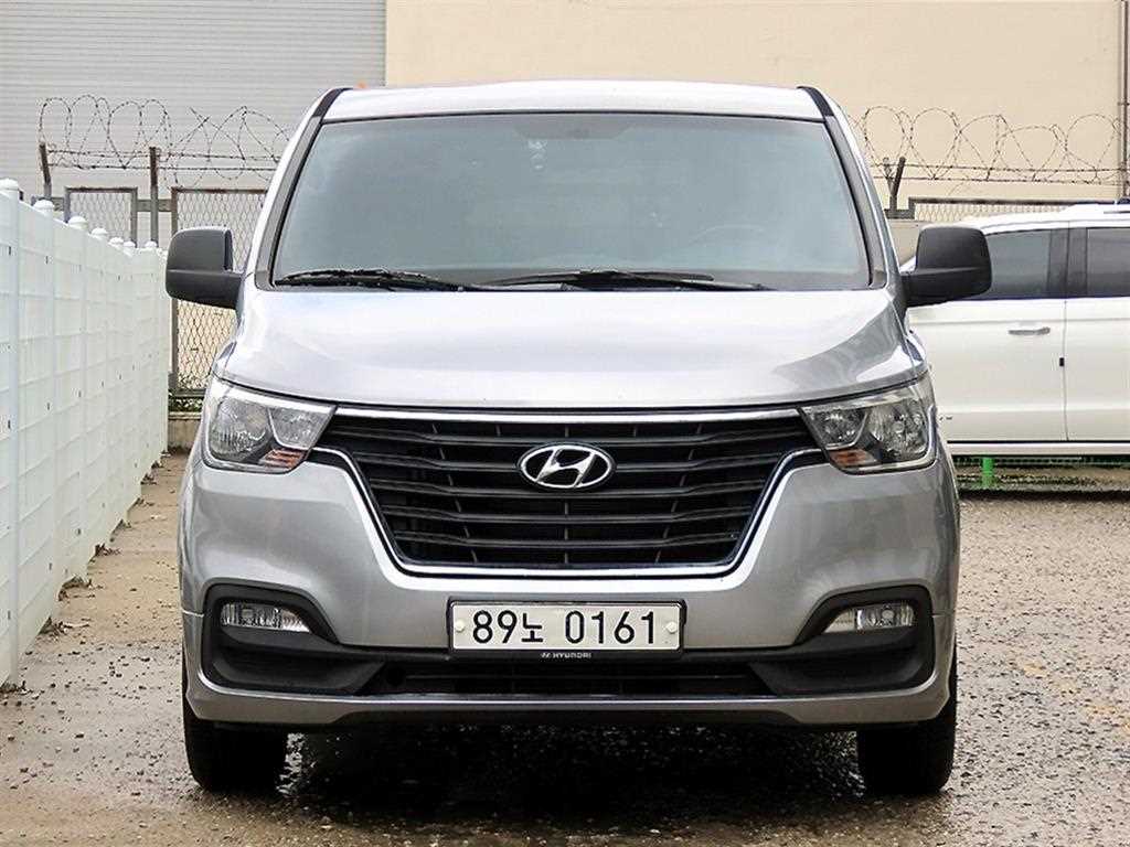 Hyundai Grand Starex 5 seats Van Modern