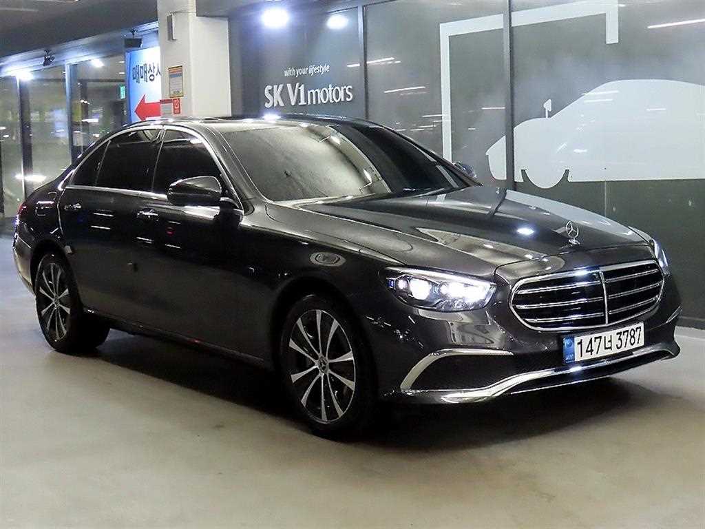 Mercedes-Benz E-Class E300e 4Maetik Exclusive