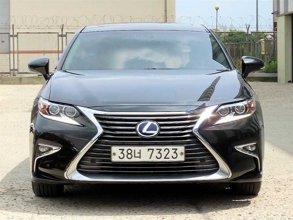 Lexus ES 300h Supreme Plus