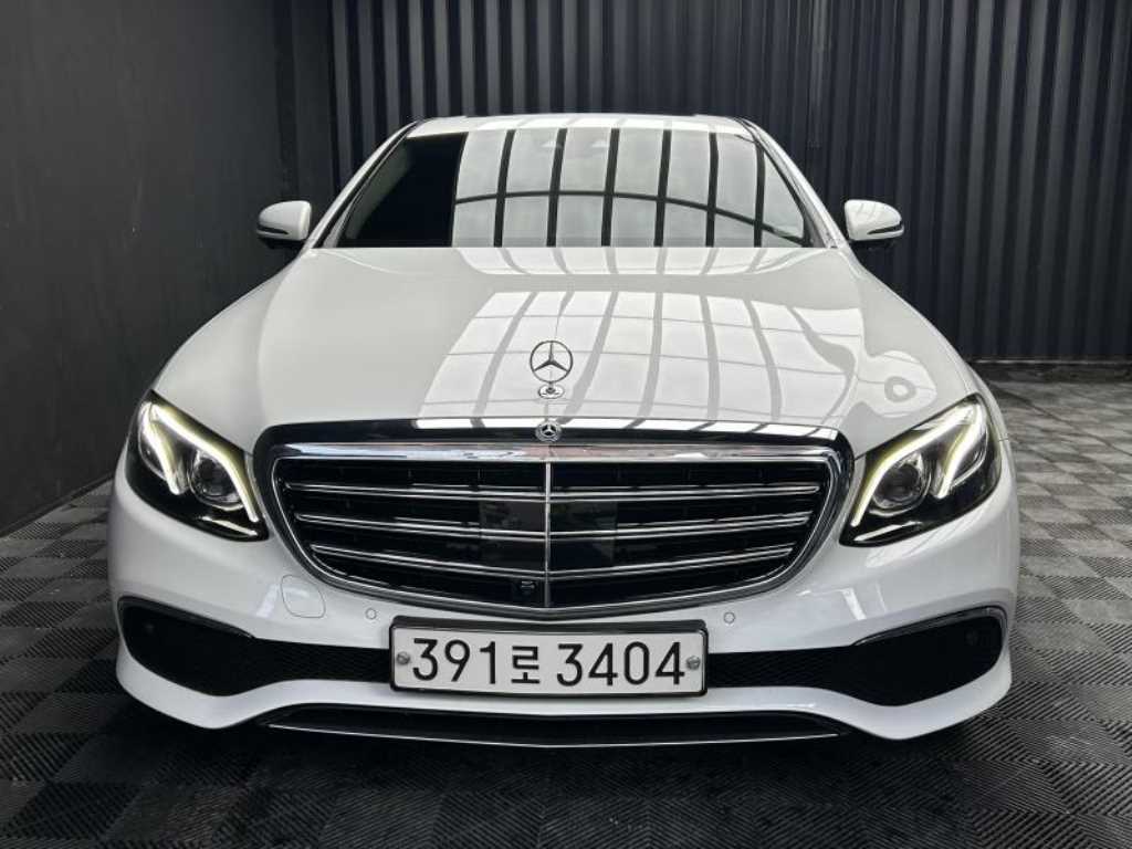 Mercedes-Benz E-Class E300e 4Maetik Exclusive