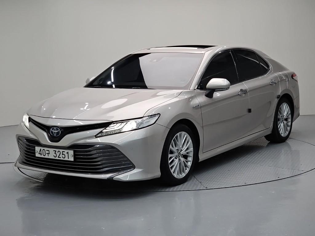 Toyota Camry 2.5 Hybrid XLE