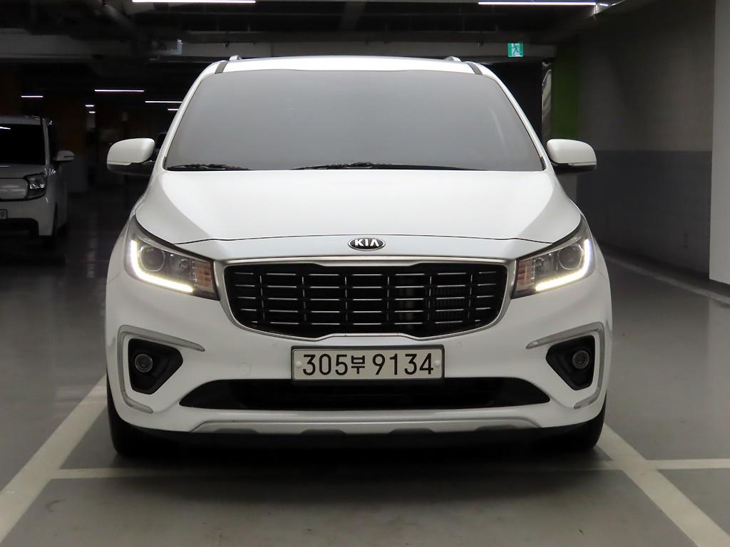 Kia Carnival 9 seats Prestige