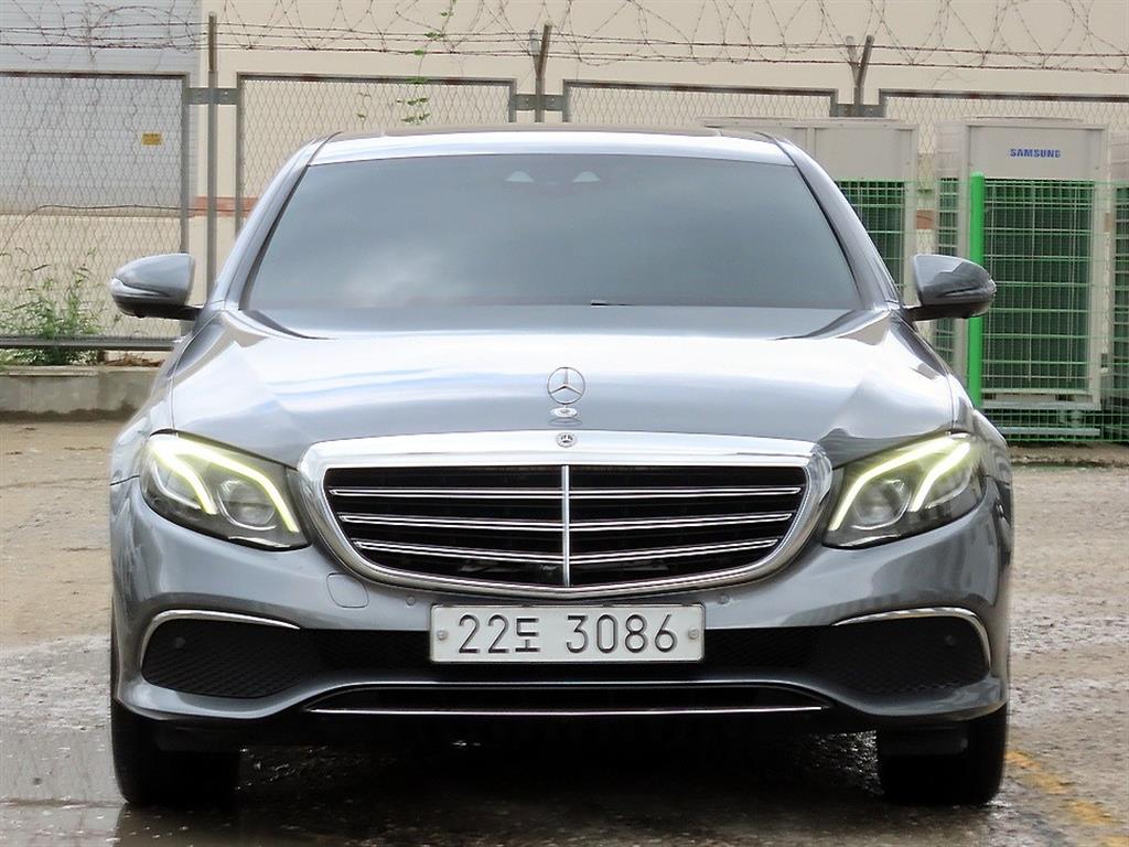 Mercedes-Benz E-Class E300 4Maetik Exclusive