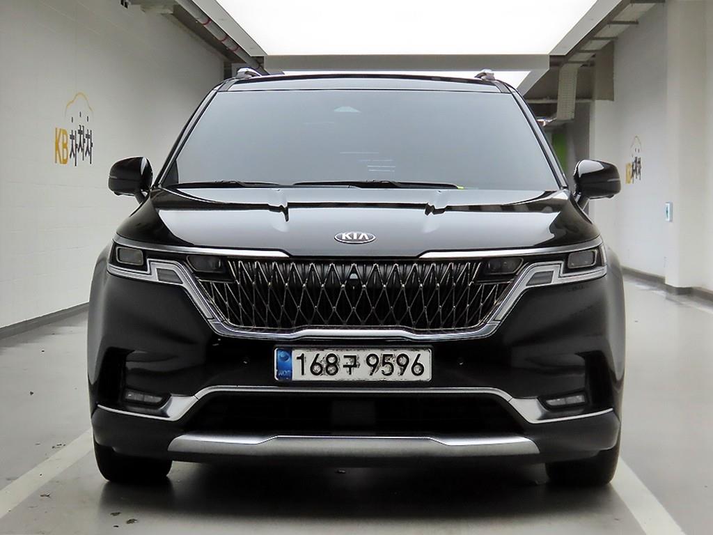 Kia Carnival 9 seats Signature