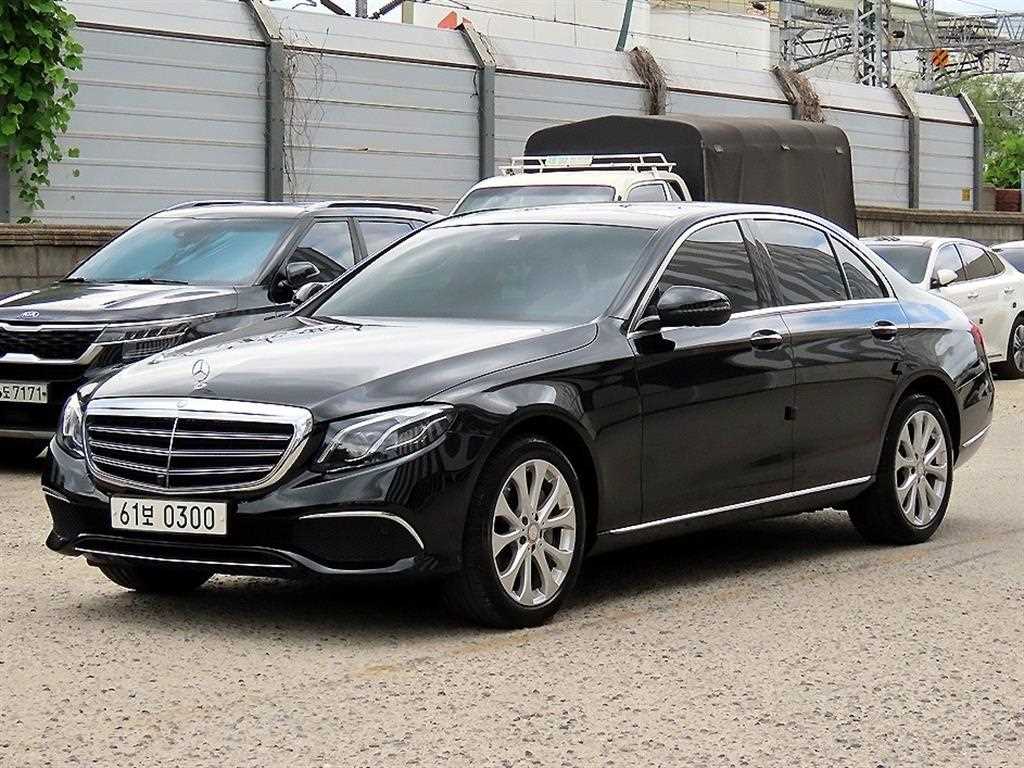 Mercedes-Benz E-Class E300 Exclusive
