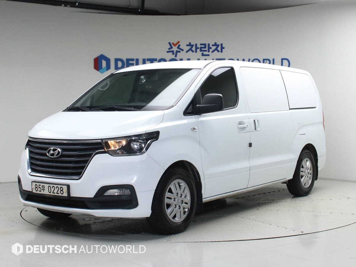 Hyundai Grand Starex 3 seats Van Smart