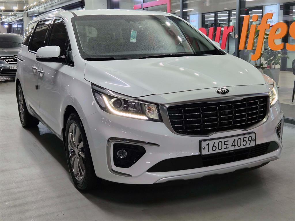 Kia Carnival 9 seats Prestige