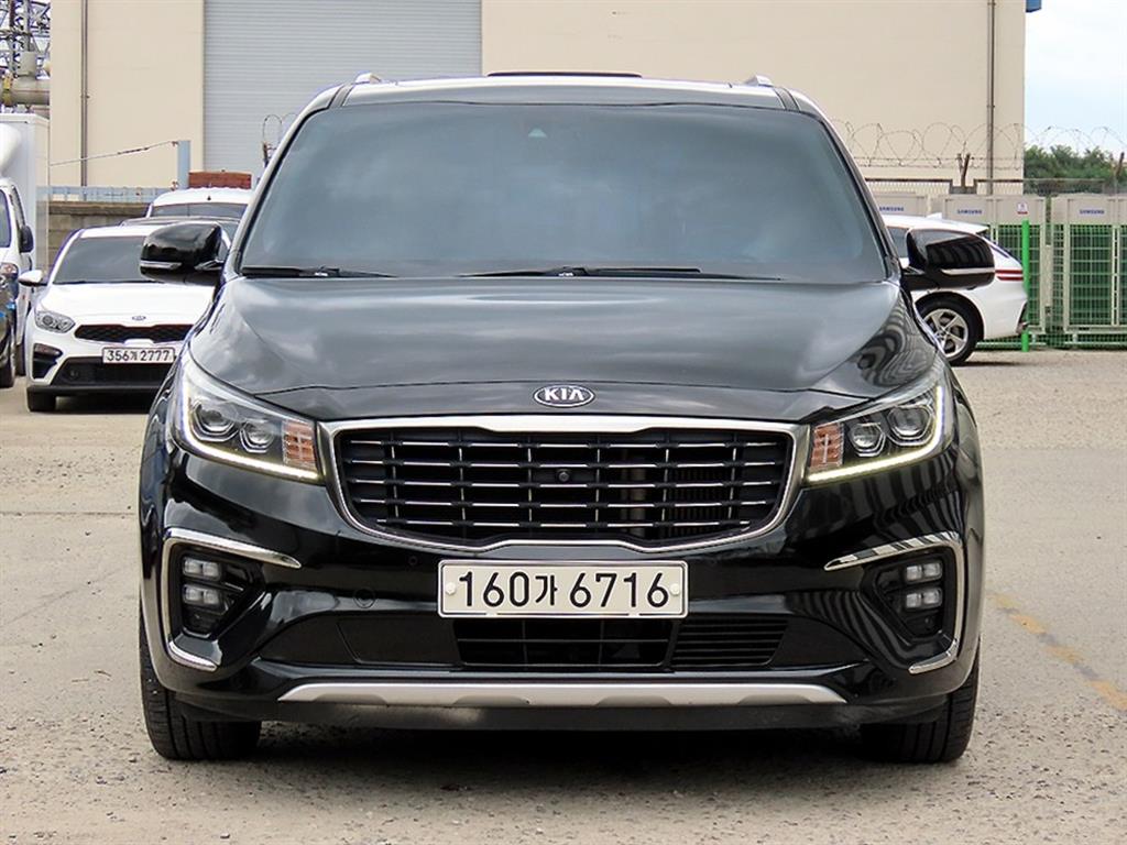 Kia Carnival 9 seats Noblesse