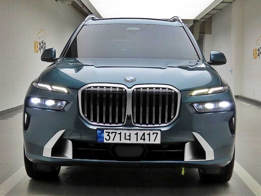 BMW X7 40i xDrive Dijainpyueo Ekselreonseu 7 seats