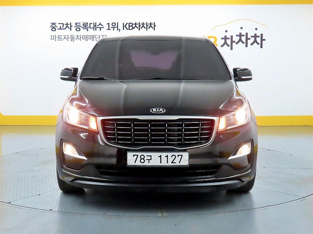 Kia Carnival 11 seats Deluxe