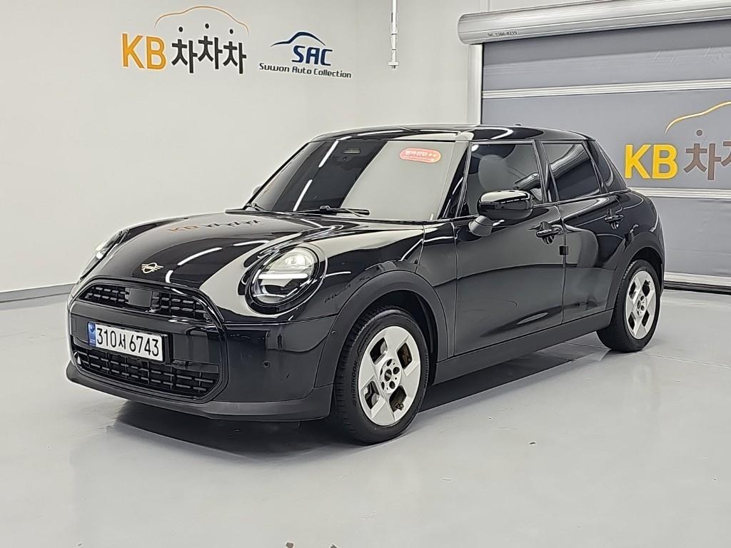 MINI Cooper 5 door 2.0 C Esensyeol