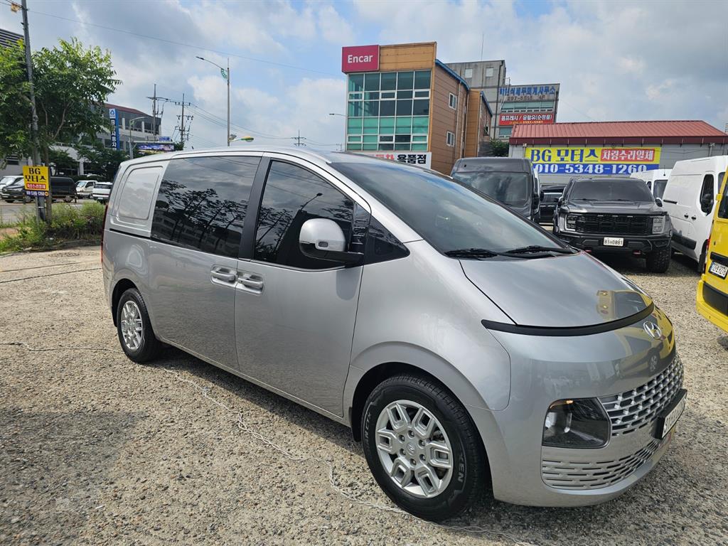 Hyundai Staria 2.2 Cargo 5 seats Modern