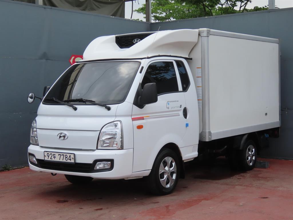 Hyundai Porter II Refrigerated Super Cab Twin Comp