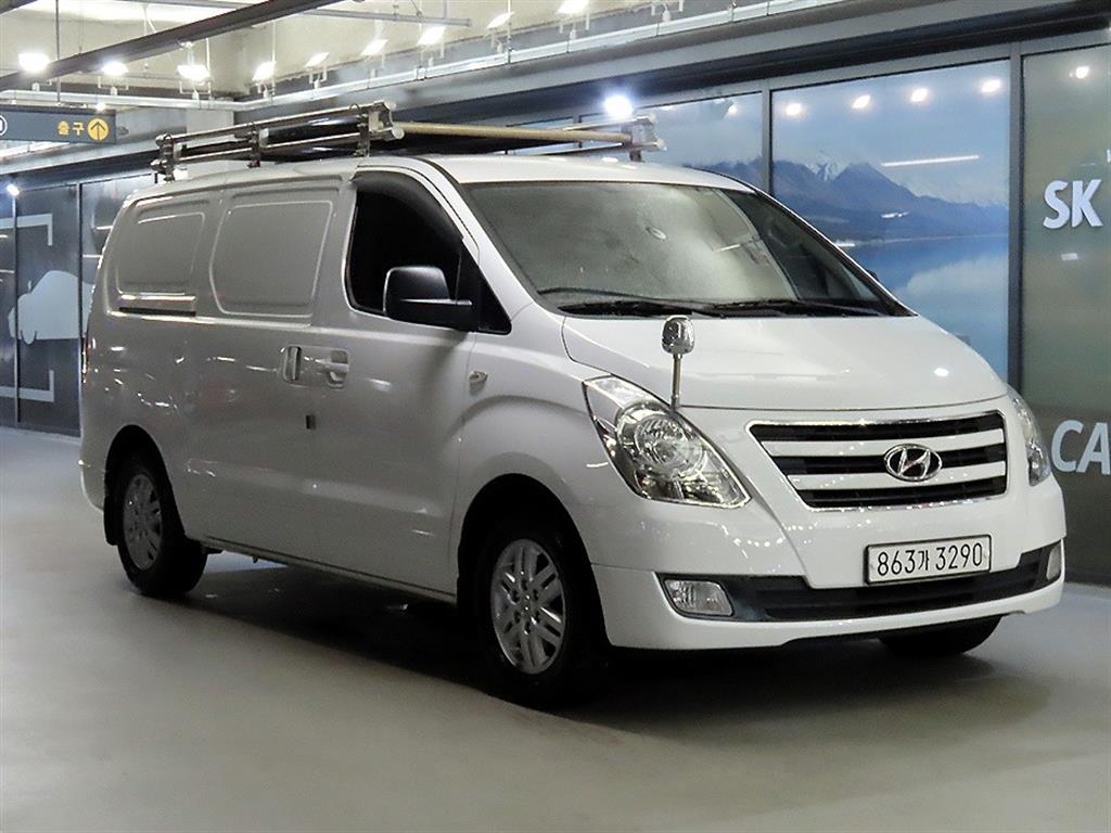 Hyundai Grand Starex 3 seats Van Smart