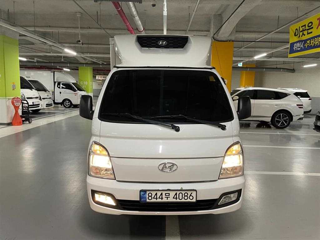 Hyundai Porter II Refrigerated Super Cab Twin Comp