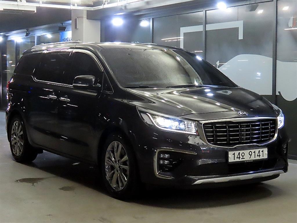 Kia Carnival 9 seats Prestige