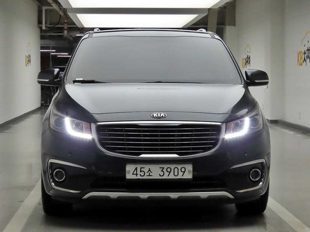 Kia Carnival 9 seats Prestige