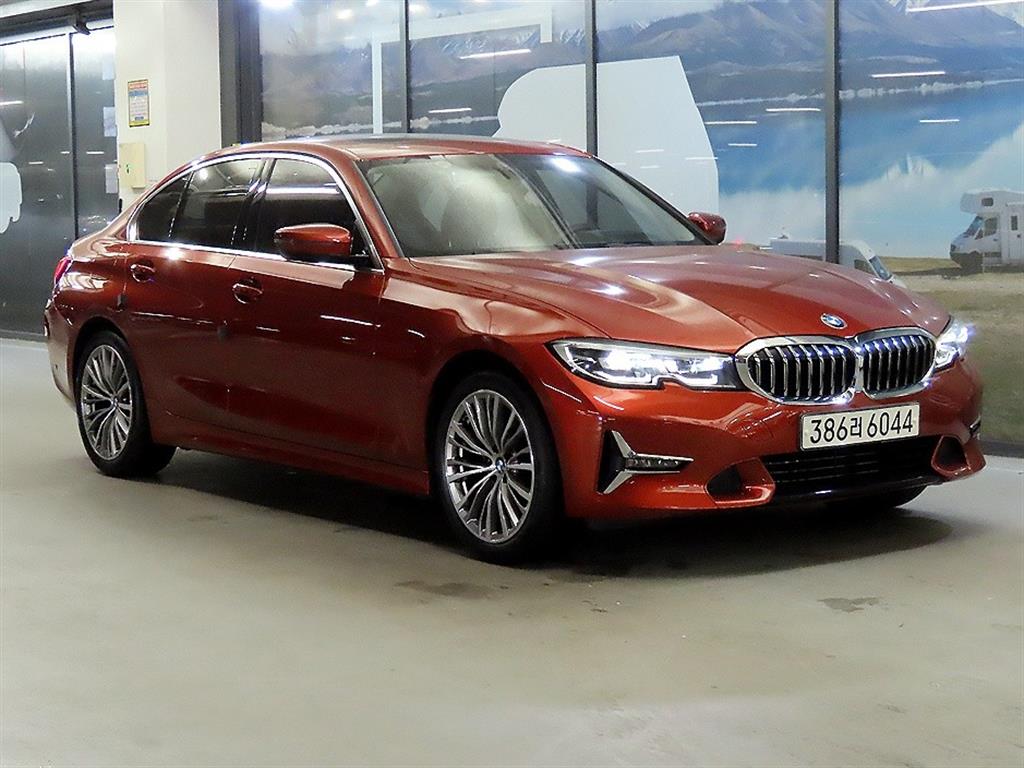 BMW 3 Series 320i Luxury Line