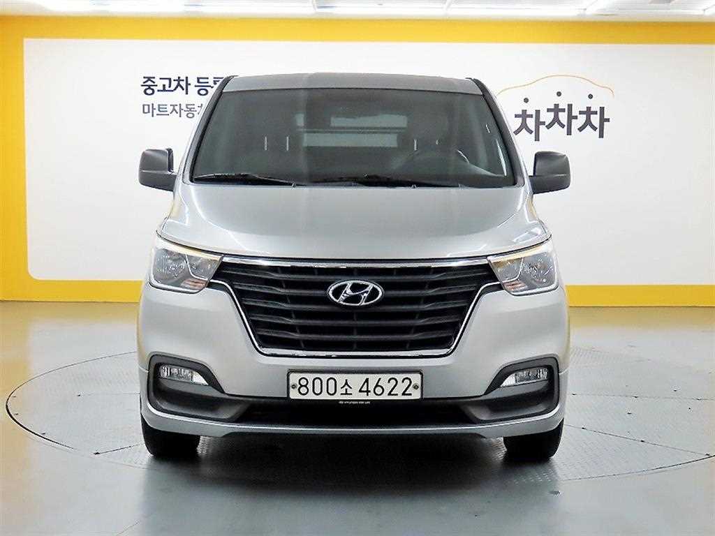Hyundai Grand Starex 5 seats Van Modern