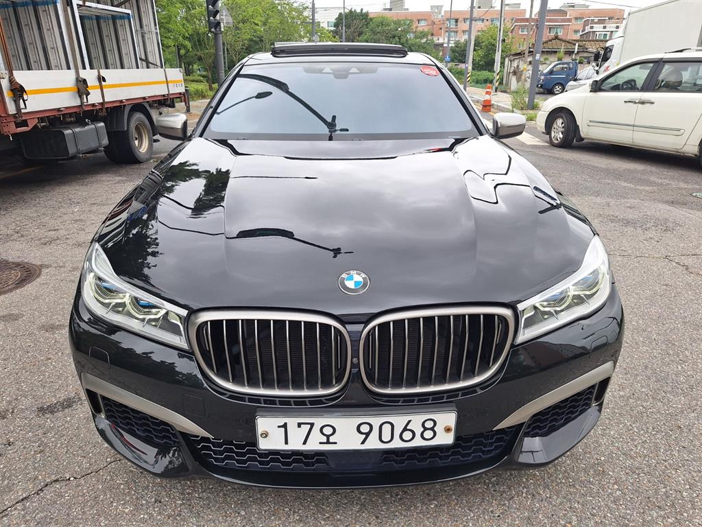 BMW 7 Series M760Li xDrive