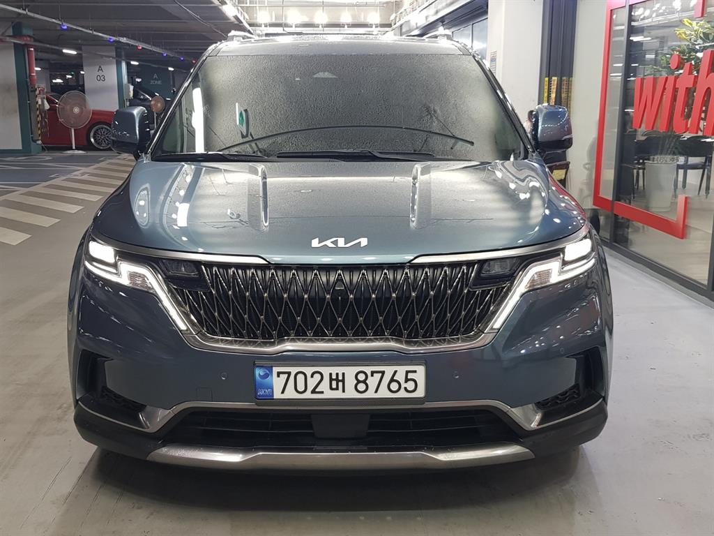 Kia Carnival 11 seats Signature