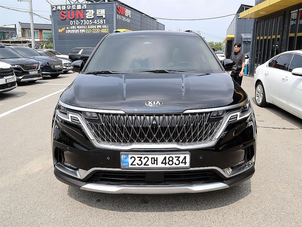 Kia Carnival 9 seats Signature