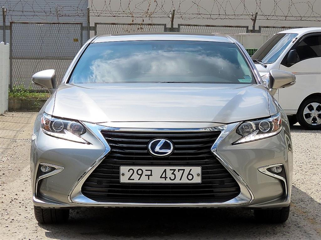 Lexus ES 300h Supreme