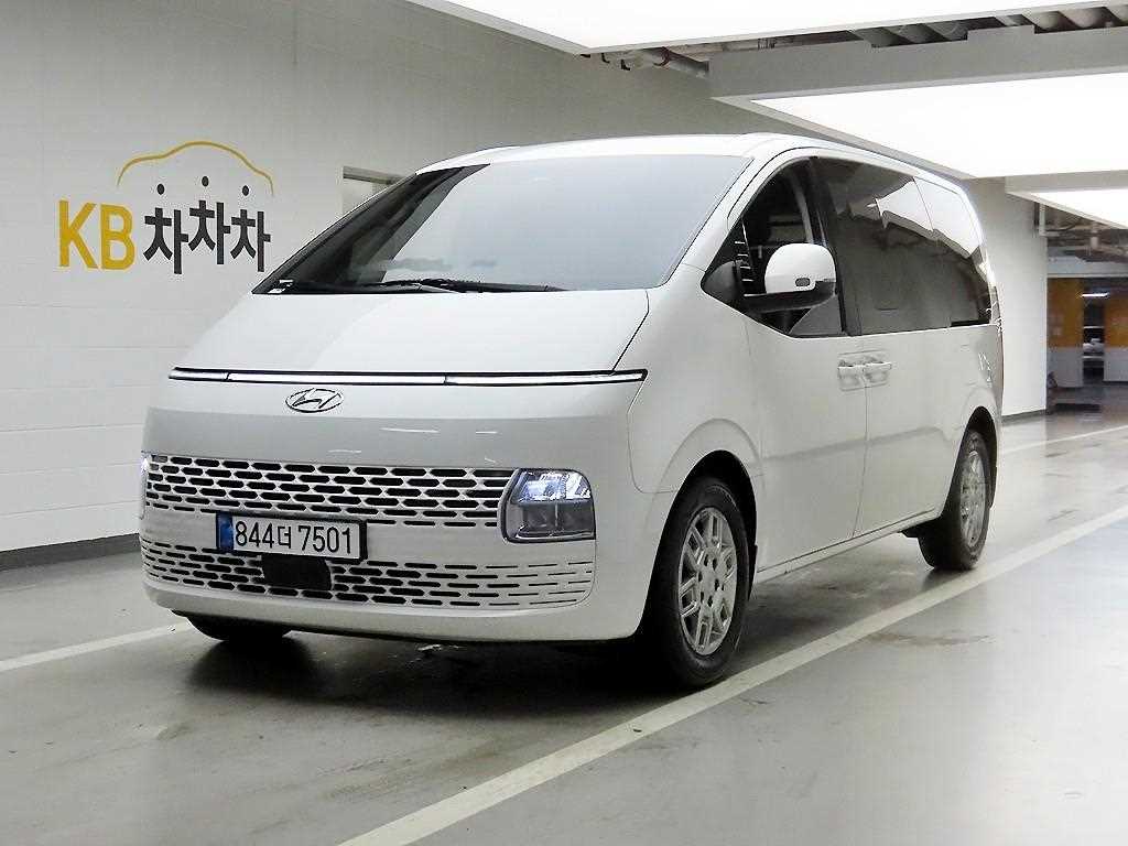 Hyundai Staria 3.5 LPG Cargo 5 seats Modern