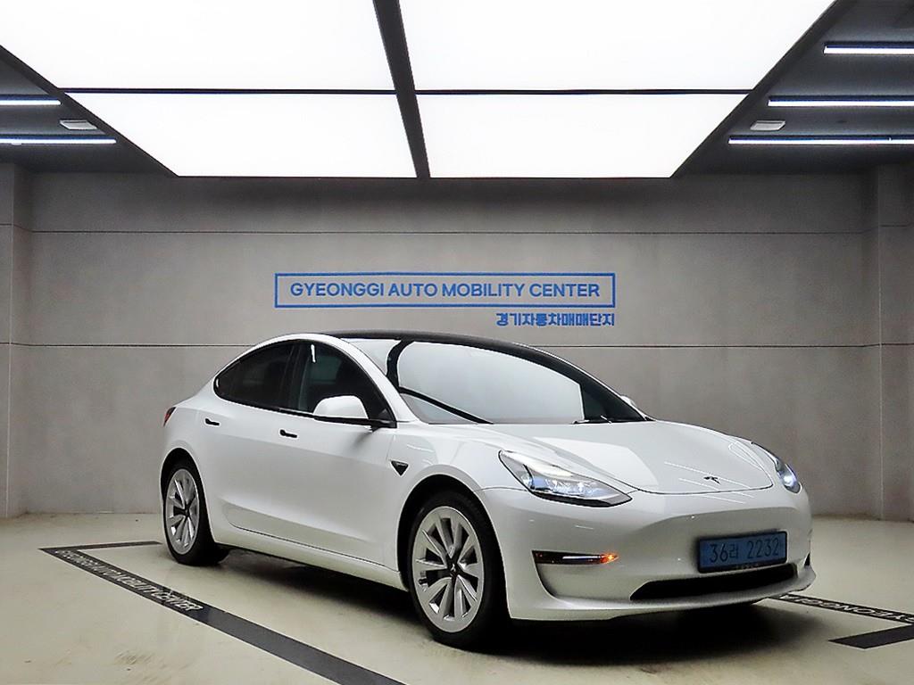 Tesla Model 3 AWD Rong Reinji