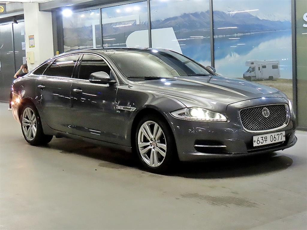 재규어 XJ 3.0 SC LWB Premium Luxury