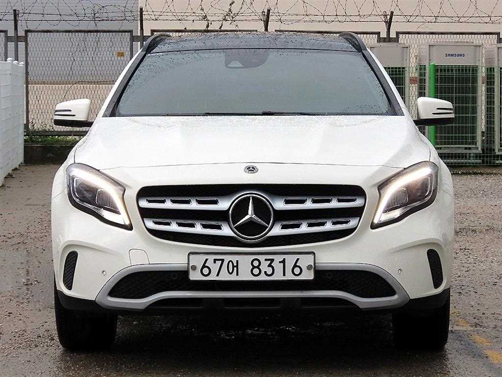 Mercedes-Benz GLA 220
