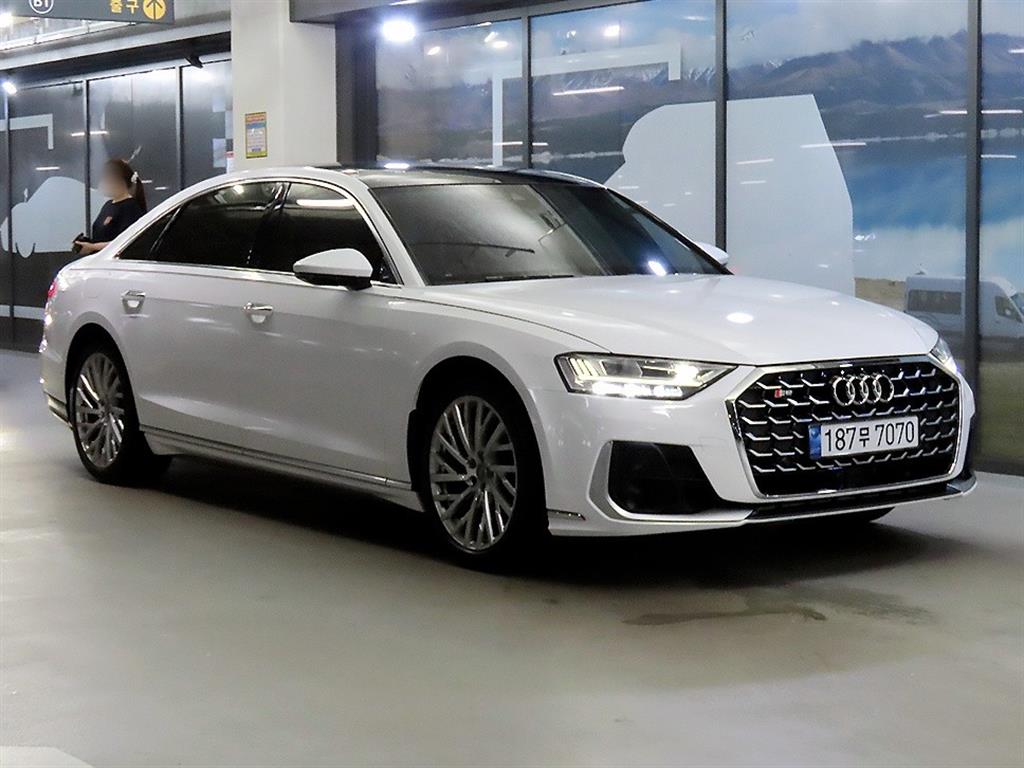 아우디 A8