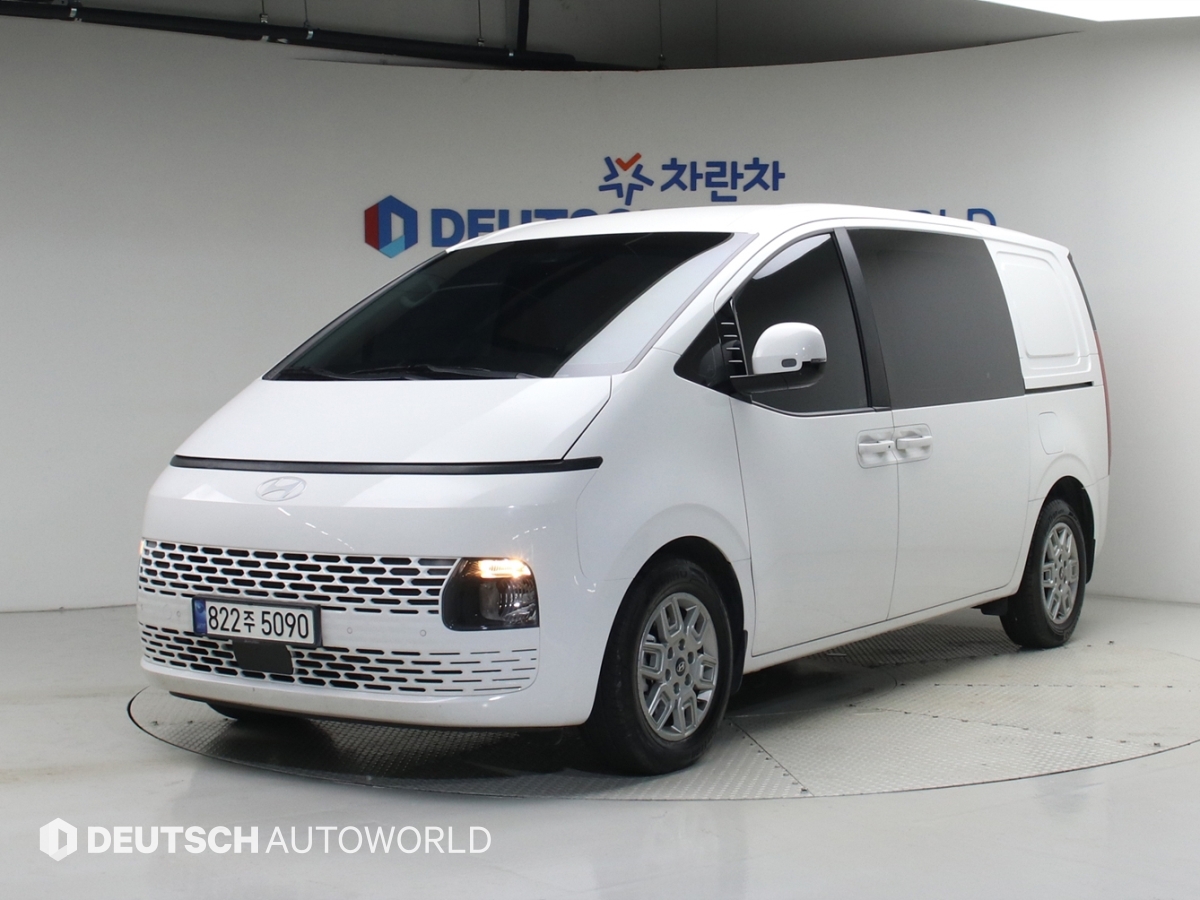 Hyundai Staria 3.5 LPG Cargo 5 seats Modern