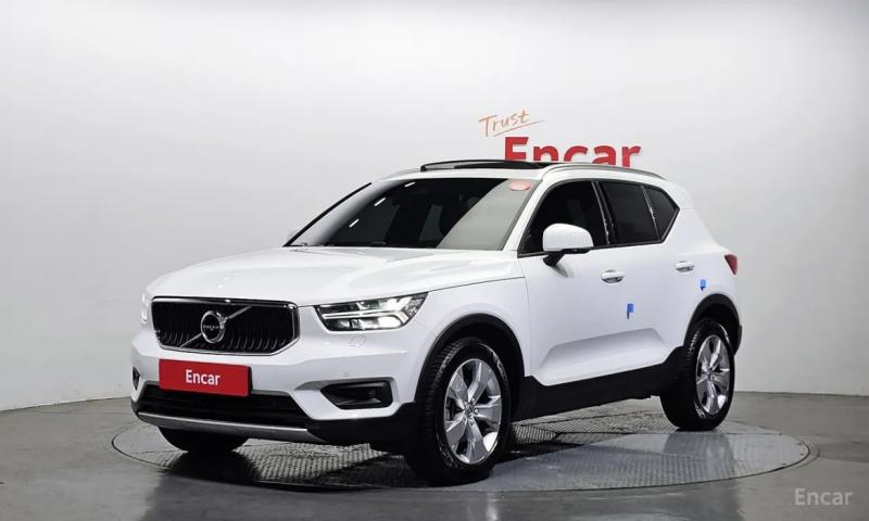 Volvo XC40 2.0 B4 AWD Momenteom