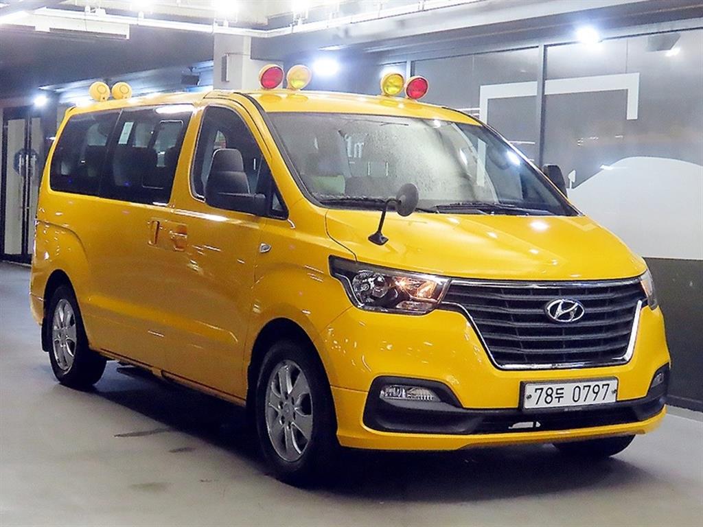 Hyundai Grand Starex Eorinibeoseu 15 seats LPi