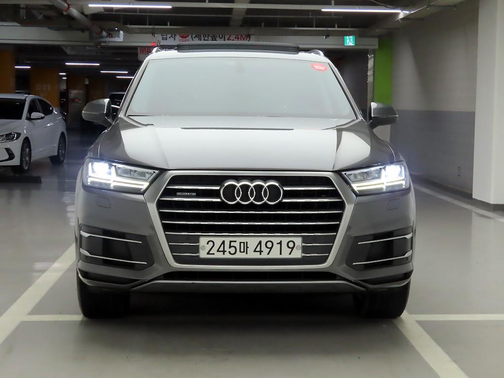 아우디 Q7 45 TFSI Quattro