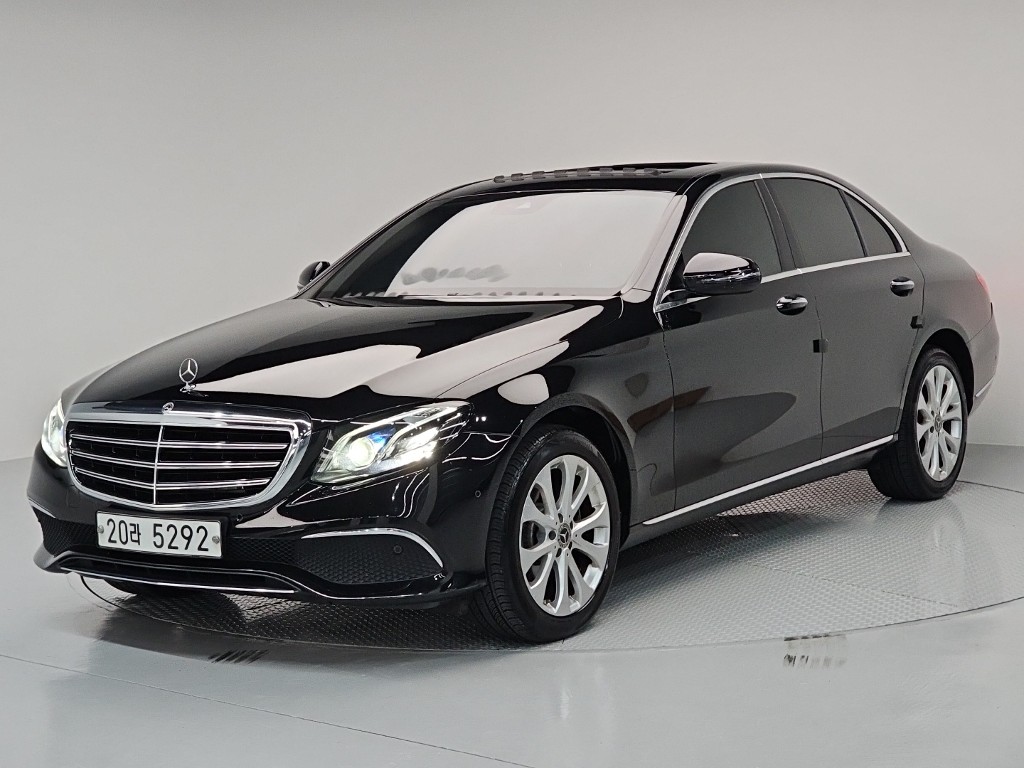 Mercedes-Benz E-Class E220d 4Maetik Exclusive