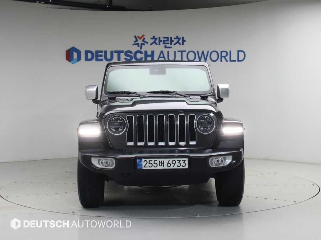 Jeep Wrangler 2.0 Overland 4DR Power