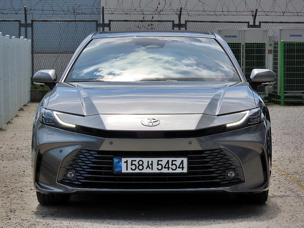 Toyota Camry 2.5 Hybrid XLE Premium